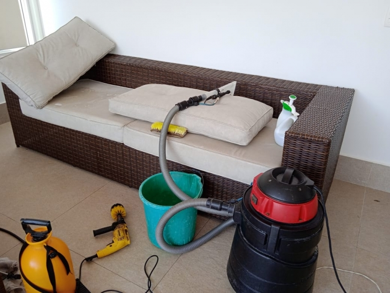 Empresa Que Faz Higienização e Impermeabilização de Estofados São Domingos - Limpeza de Cadeiras e Estofados Alphaville